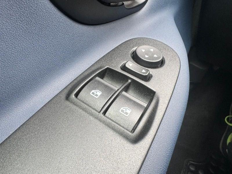 Lancia Ypsilon 1.0 FireFly Hybrid 70cv MT6 Silver S&S - 5 posti