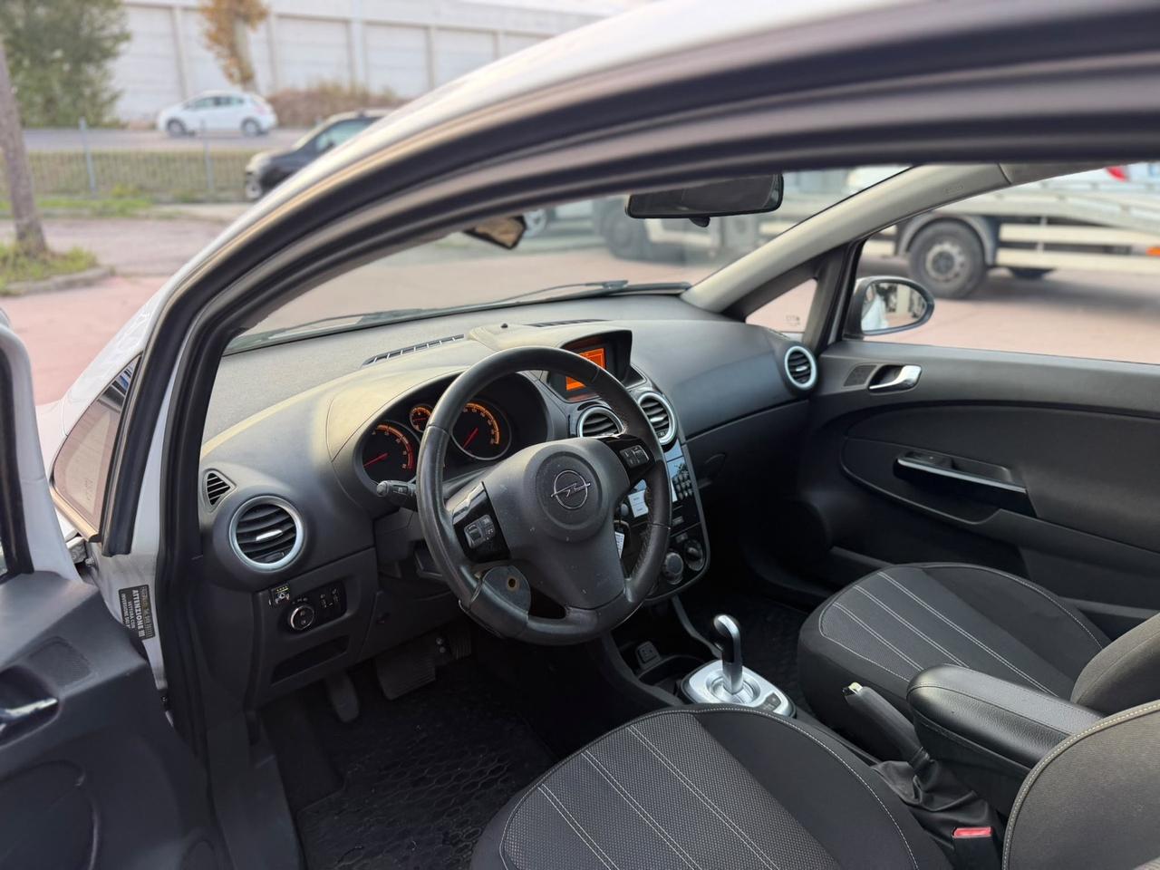 Opel Corsa 1.2 85CV 3 porte GPL-TECH b-color