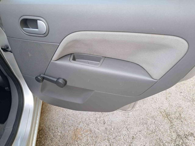 FORD Fiesta 1.4 16V 5p. Ghia ok neopatentati