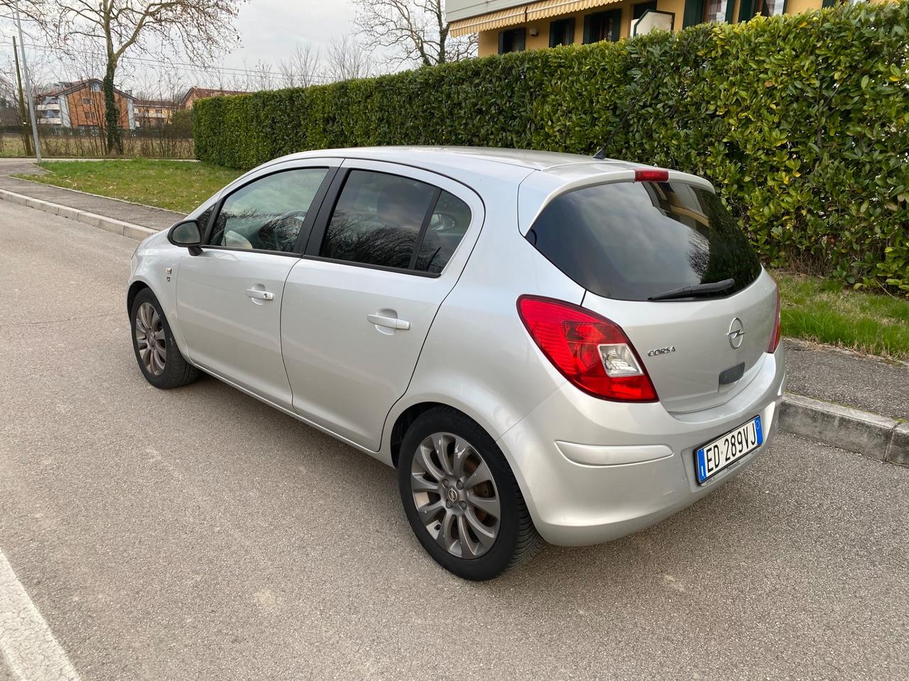 Opel Corsa 1.2 benzina GPL valido 2030