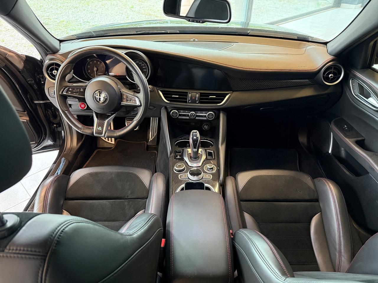 Alfa Romeo Giulia 2.9 V6 Bi-Turbo AT8 Quadrifoglio pack carbonio