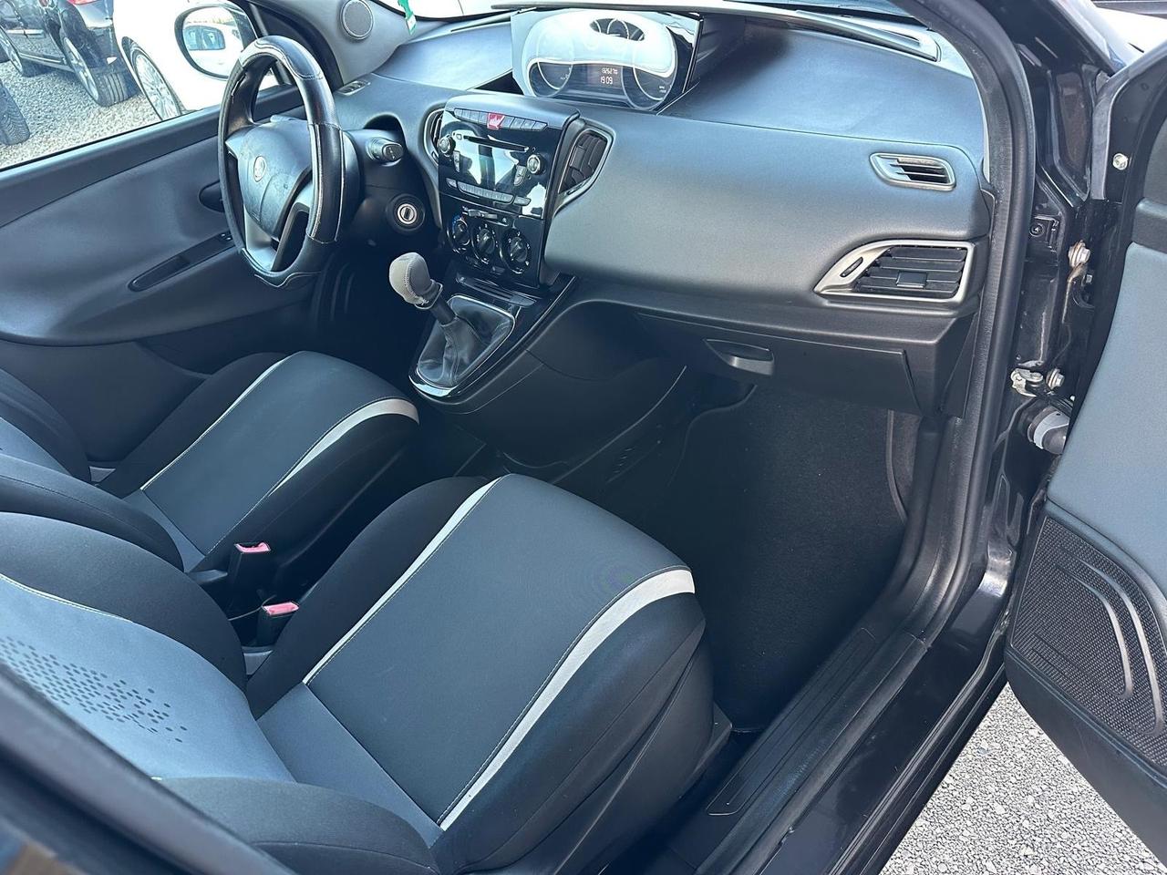 Lancia Ypsilon 0.9 TwinAir 85 CV 5 porte Metano Ecochic Elefantino
