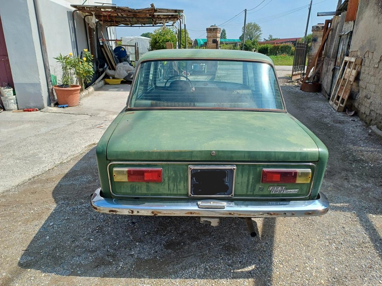 Fiat 124 Special berlina da restauro