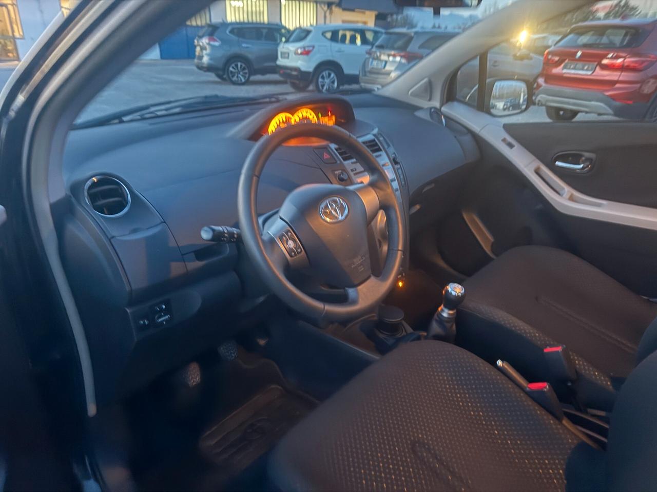 Toyota Yaris 1.0 5 porte Sol