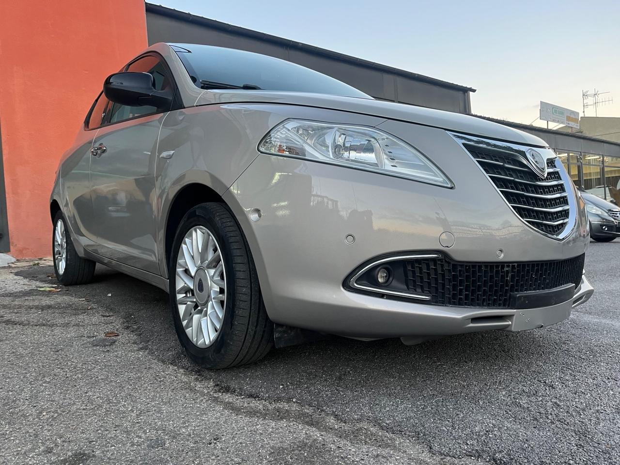 Lancia Ypsilon 1.2 69 CV 5 porte Gold-full-