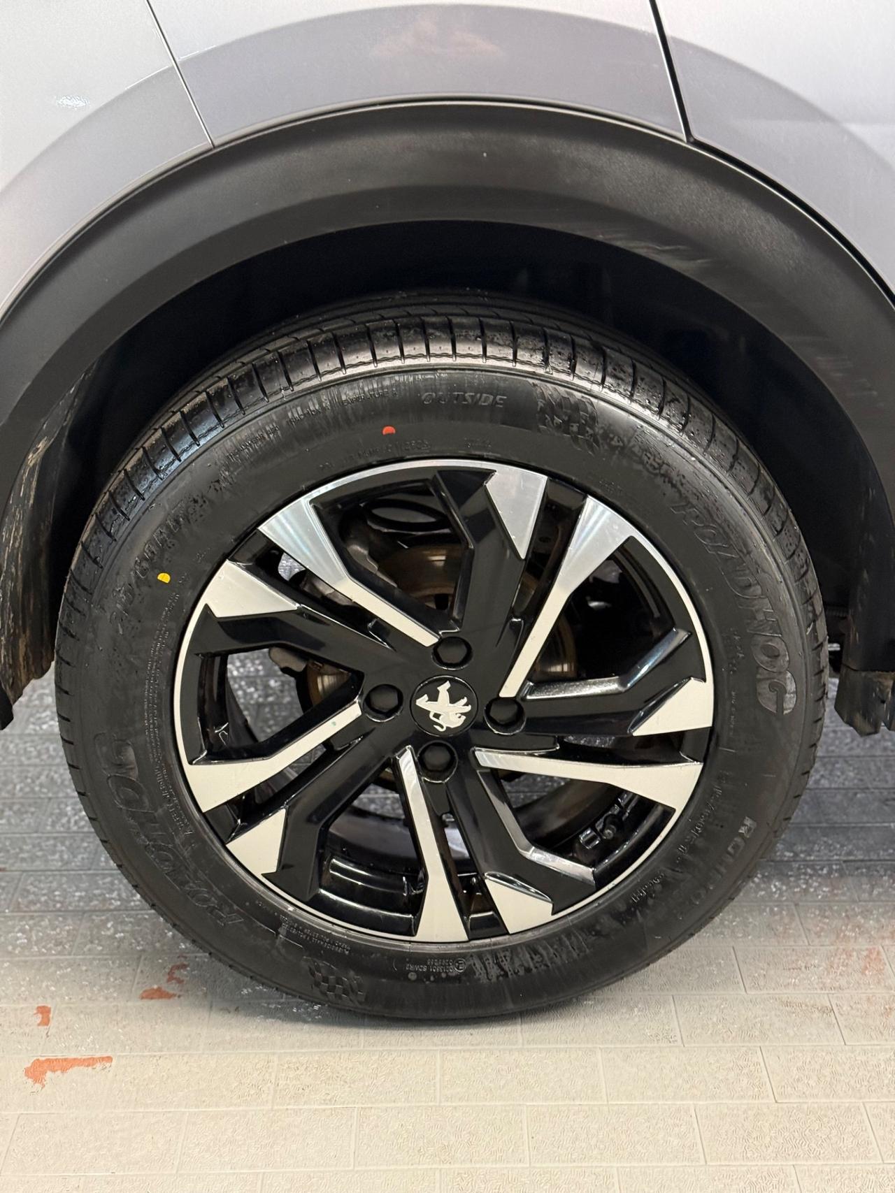 Peugeot 2008 BlueHDi 100 S&S Allure Navi Pack