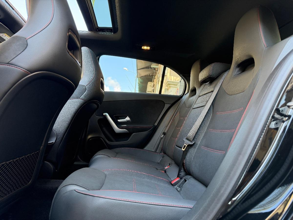 New Mercedes-Benz Classe A 180d Premium AMG Night Edition 116CV