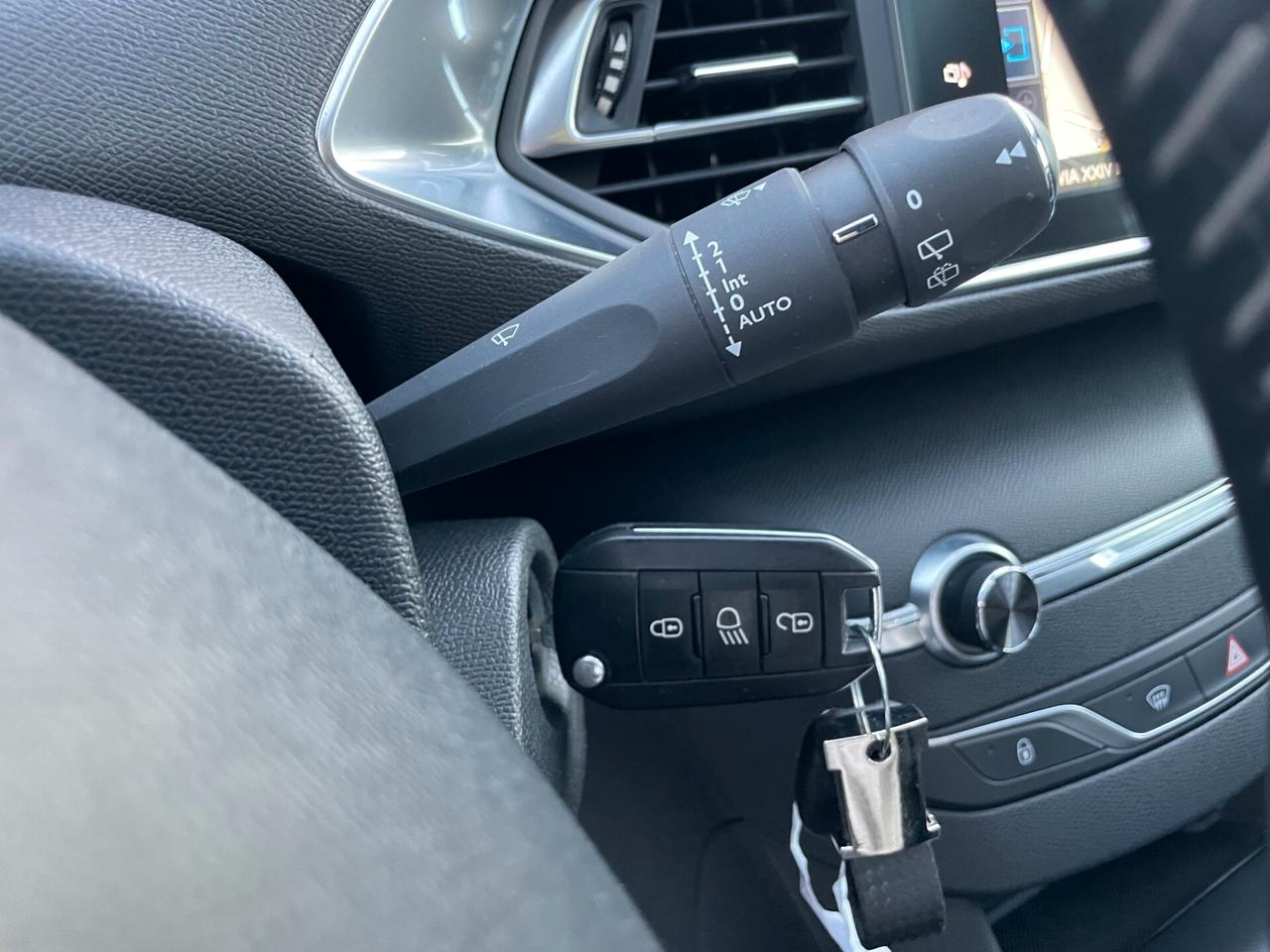 Peugeot 308 1.6 bluehdi Gt Line TETTO+NAVI+LED NEOPATENTATI OK