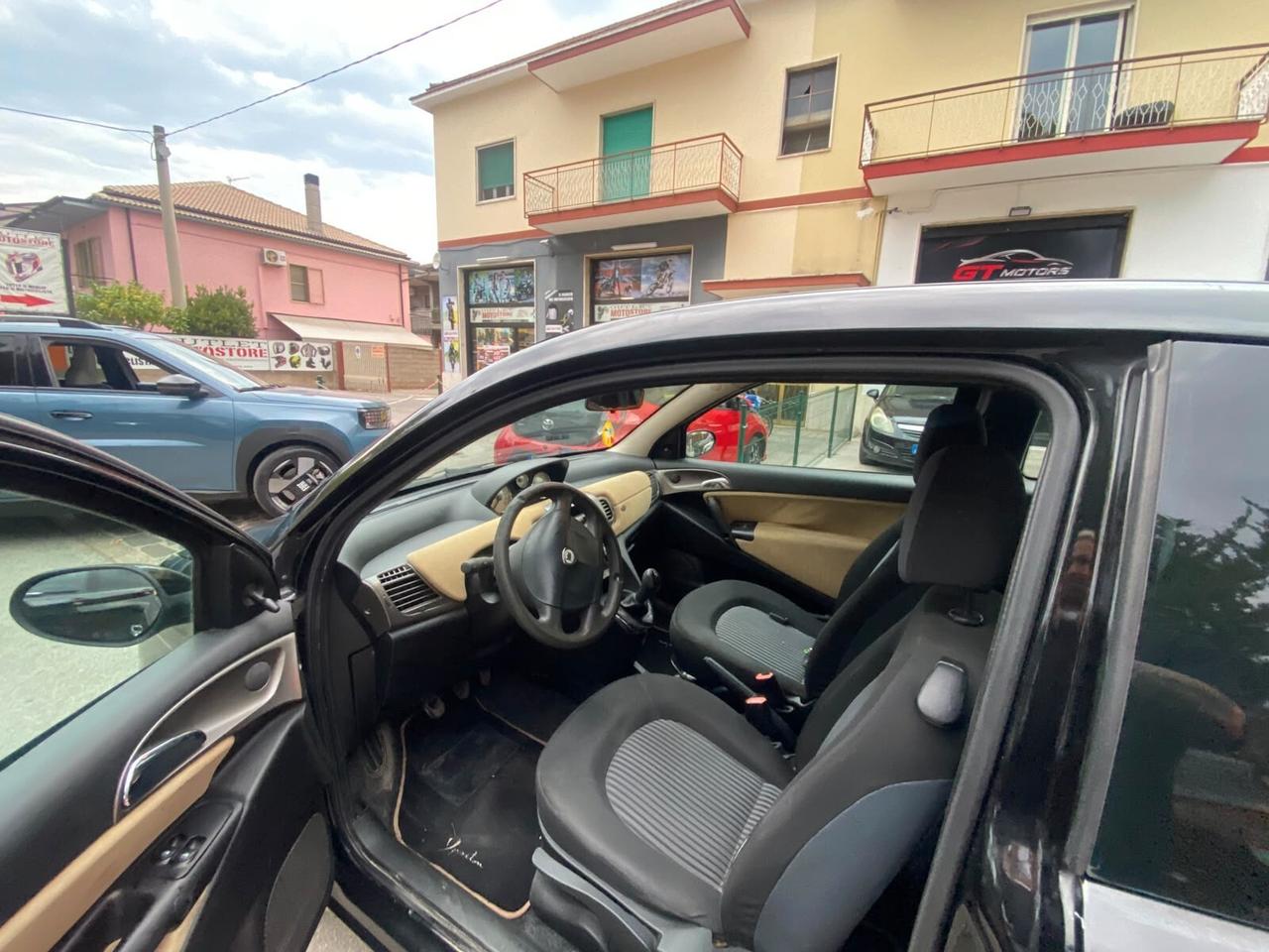 Lancia Ypsilon 1.3 MJT 75 CV Platino