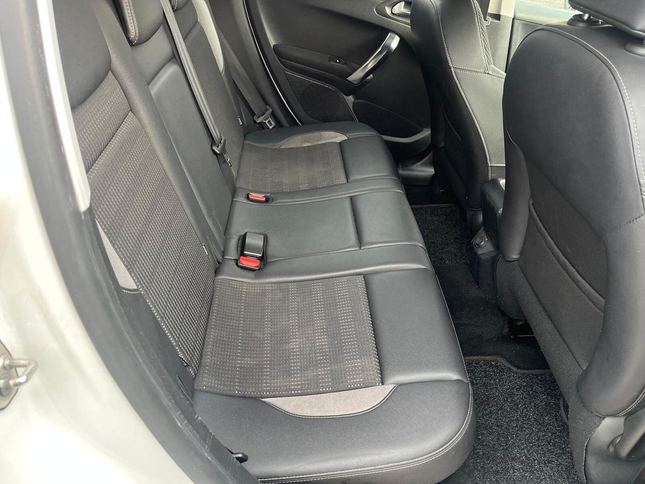 Peugeot 2008 1.6 e-HDi Allure