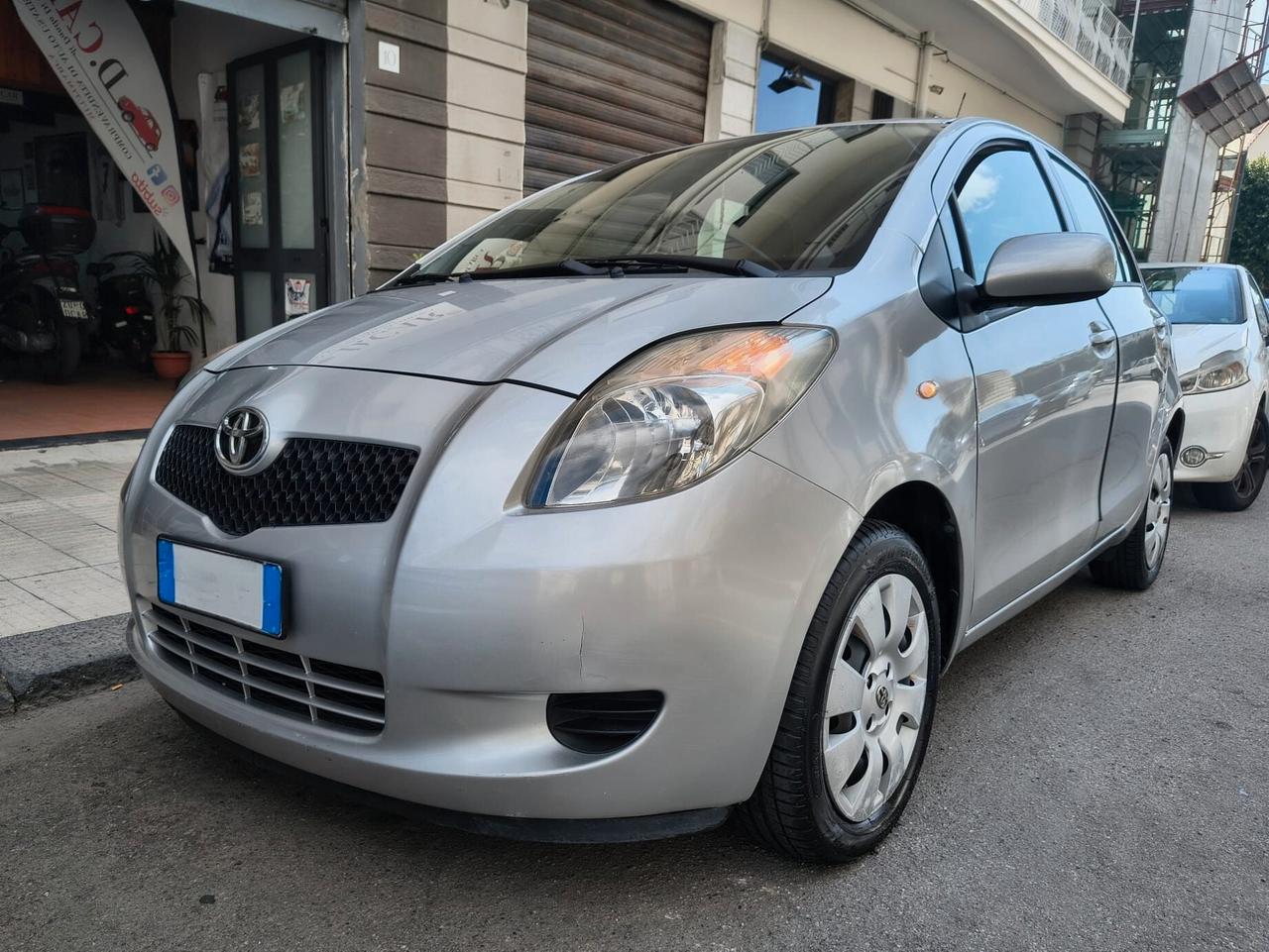 Toyota Yaris 1.0 5 porte