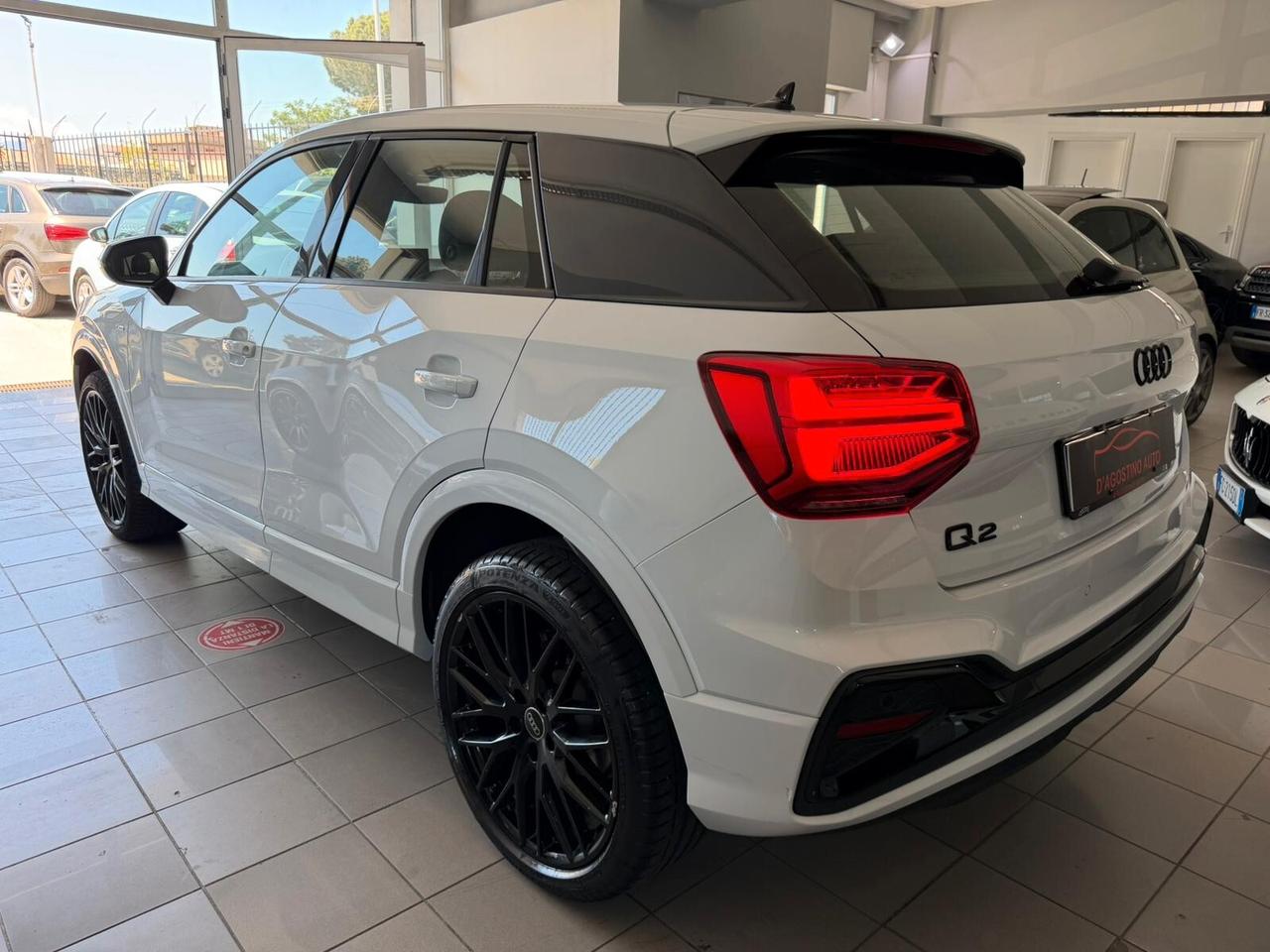 Audi Q2 35 TDI S tronic Identity Black