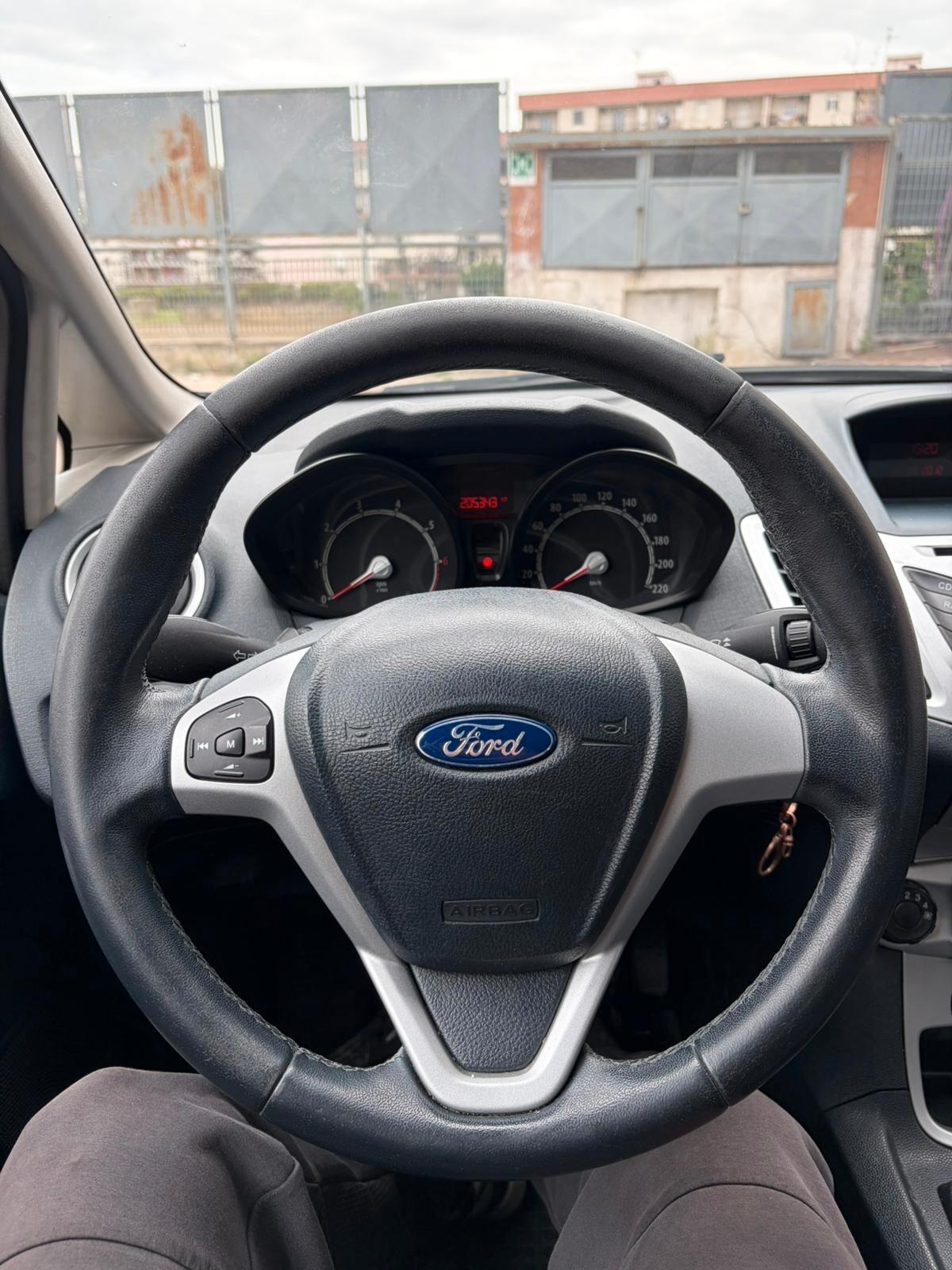 Ford Fiesta 1.2 BENZ/GPL