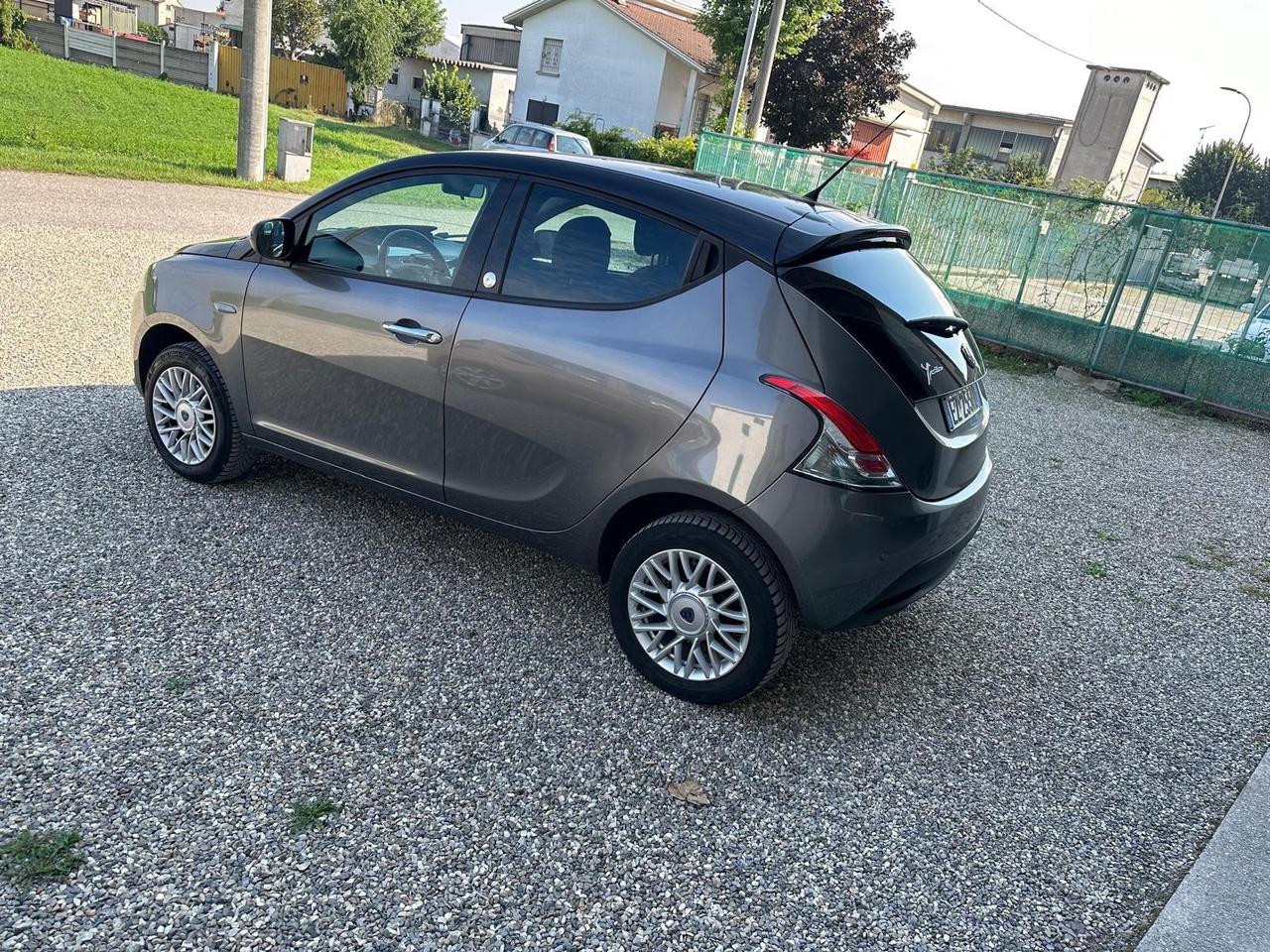 Lancia Ypsilon 0.9 TwinAir 85 CV 5 porte Metano Ecochic Gold