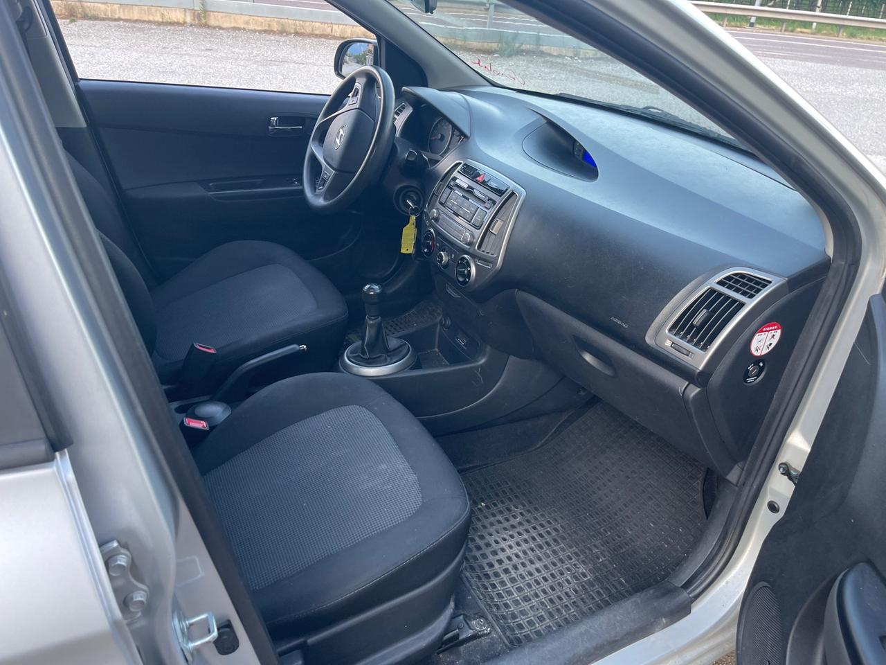 Hyundai i20 1.2 5p. Sound Edition SI NEOPATENTATI
