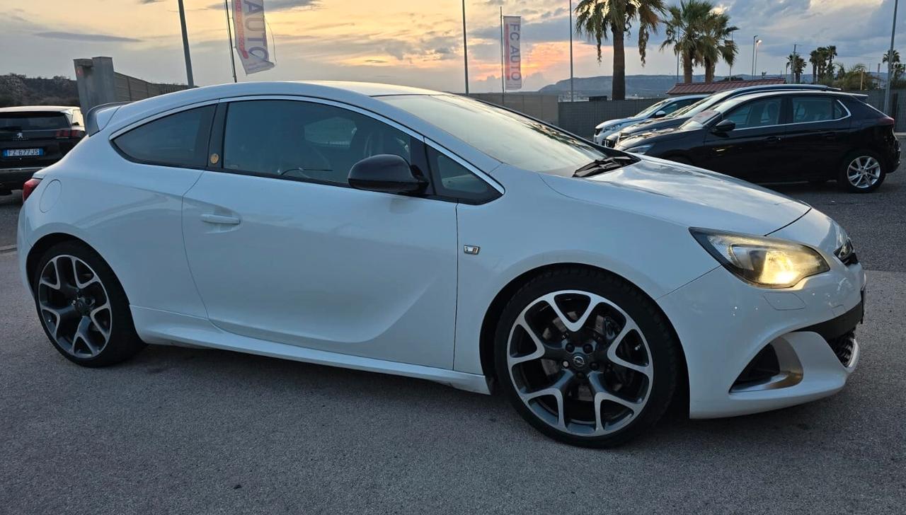 Opel Astra OPC 280CV - GTC 2.0 Turbo 280CV S&S 3p.