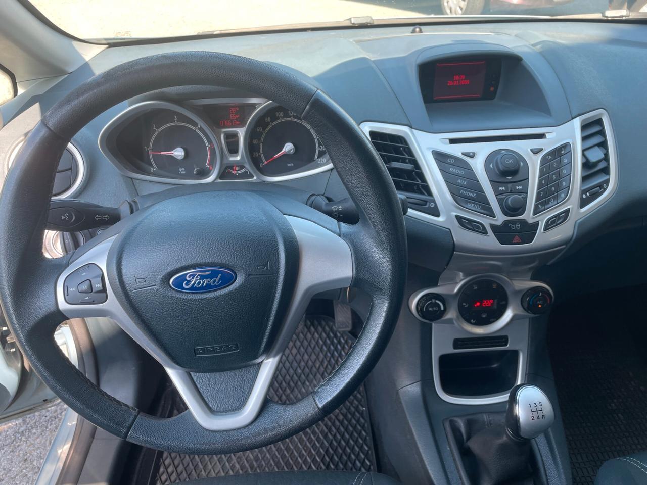 Ford Fiesta 1.6 TDCi 90CV 5 porte DPF Titanium