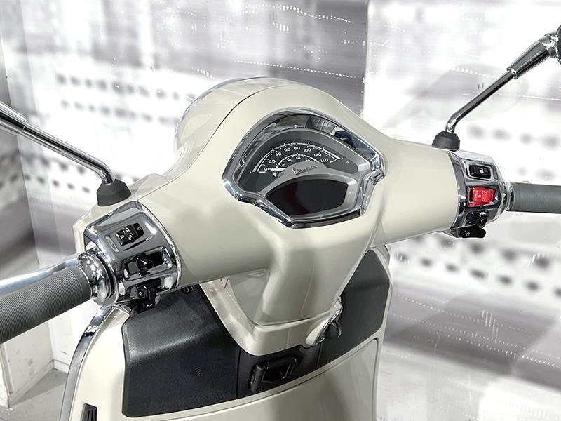 Piaggio Vespa GTS 300 HPE