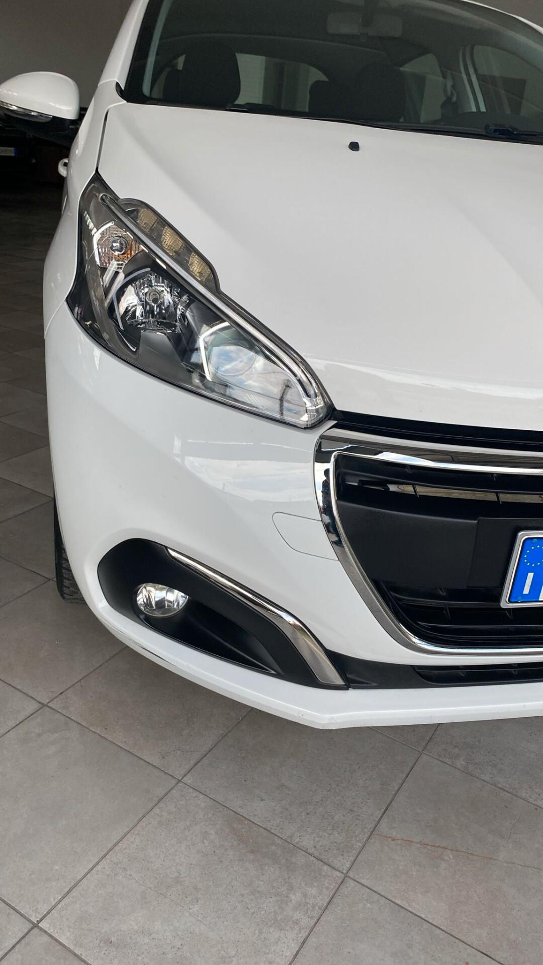 Peugeot 208 PureTech 82 5p. GPL Allure