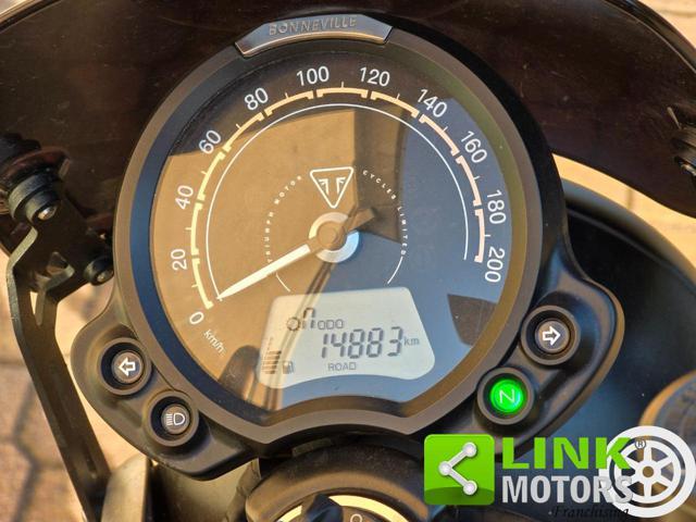 TRIUMPH Street Twin 900