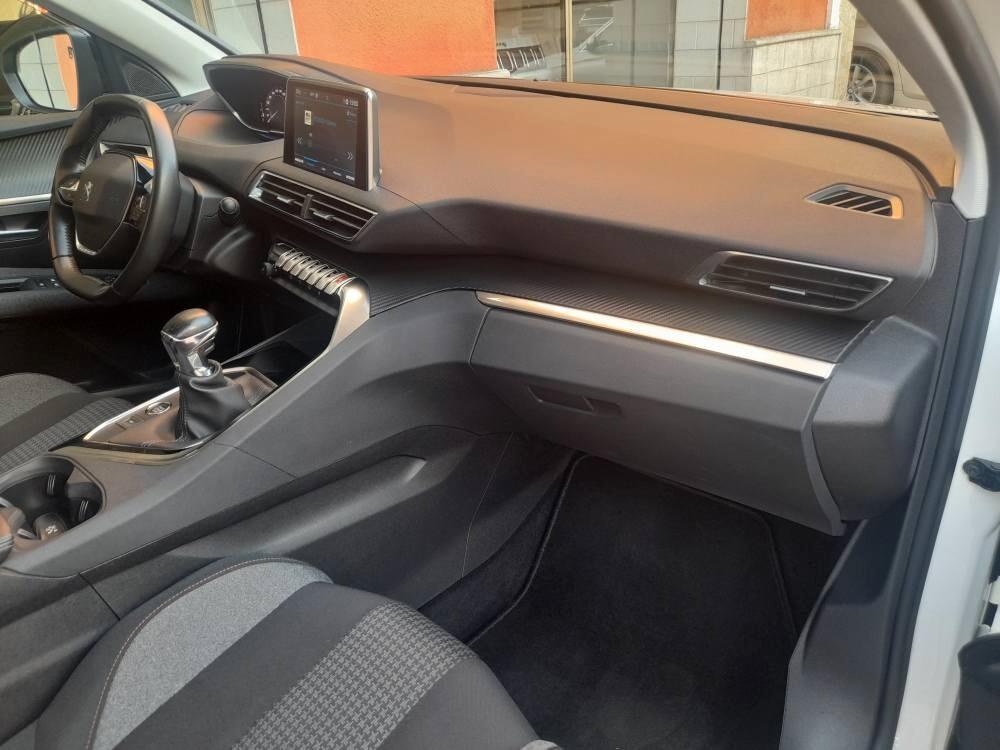 PEUGEOT 3008 1.5 BLUEHDI 130 CV