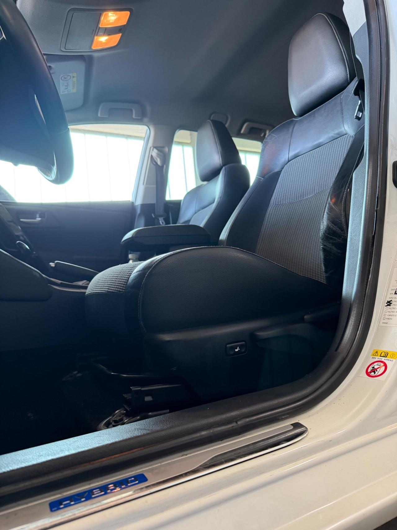 Toyota Auris Touring Sports 1.8 Hybrid Lounge