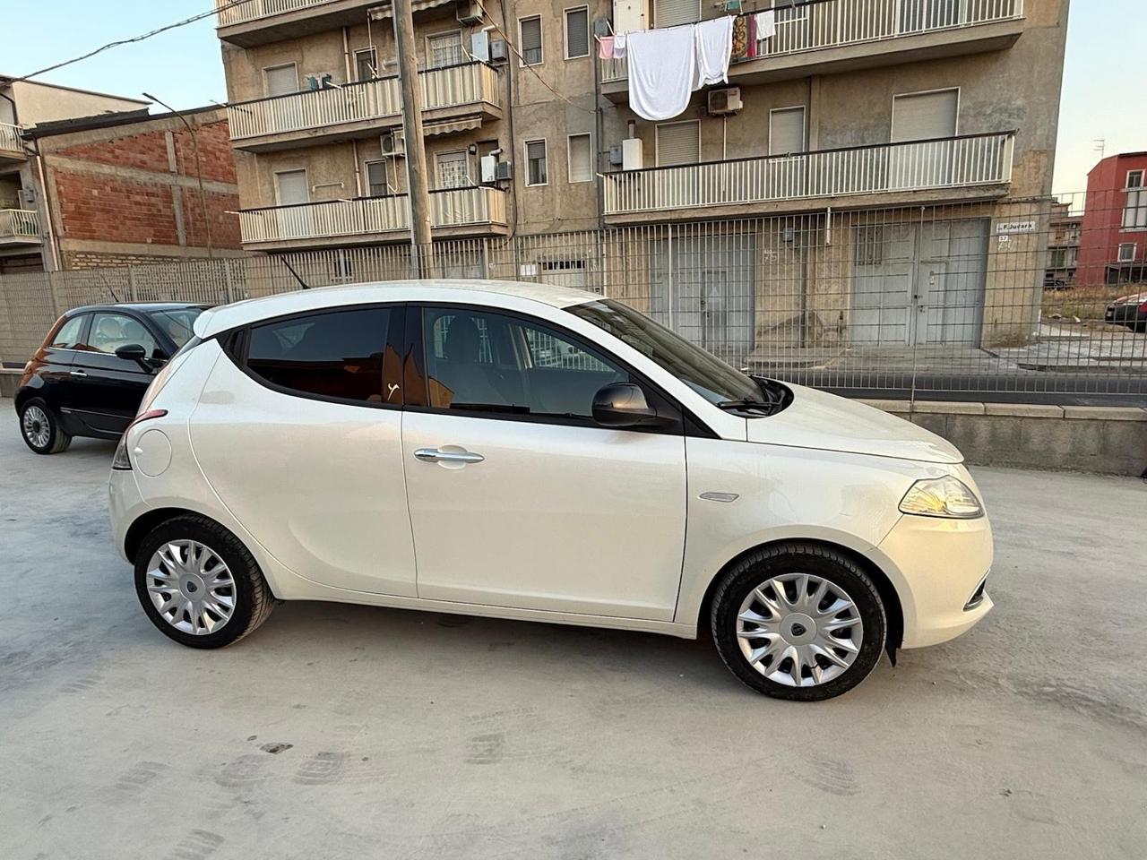 Lancia Ypsilon 0.9 TwinAir 85 CV 5 porte S&S Platinum