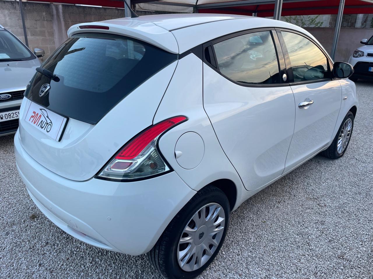 Lancia Ypsilon 1.2 69 CV 5 porte GPL Ecochic Silver