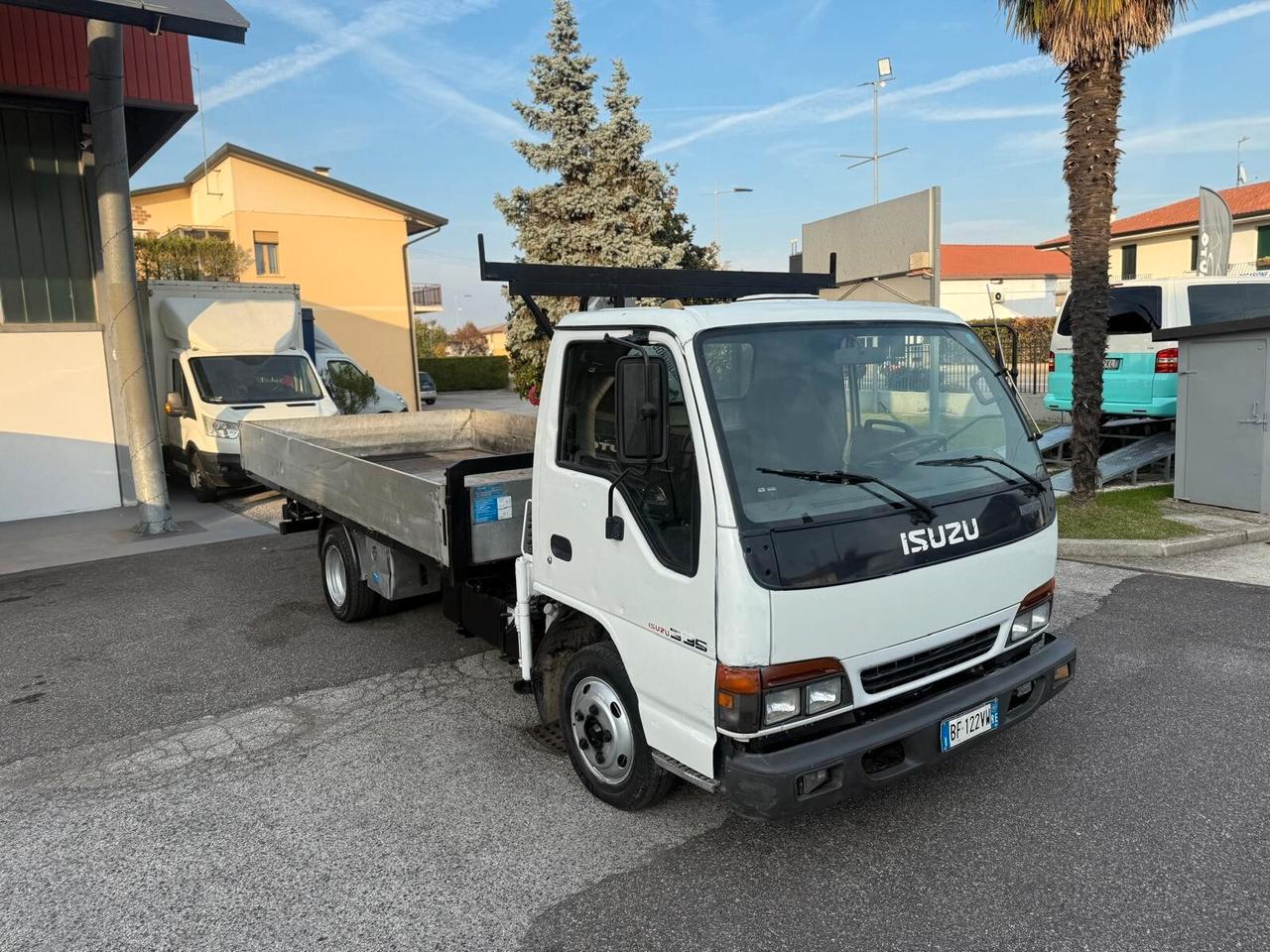 ISUZU NPR69L CON GRU BONFIGLIOLI