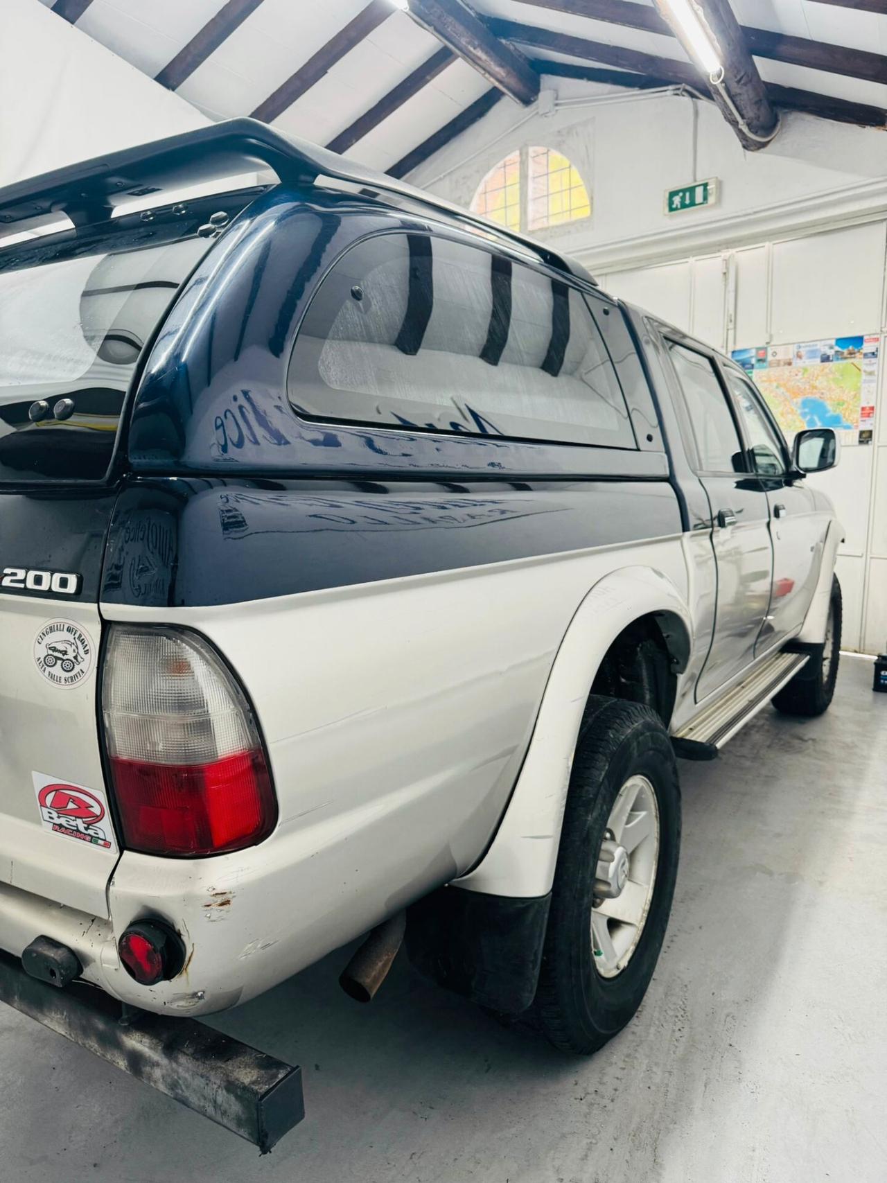 Mitsubishi L200 2.5 TDI 4WD Club Cab Pick-up GLS