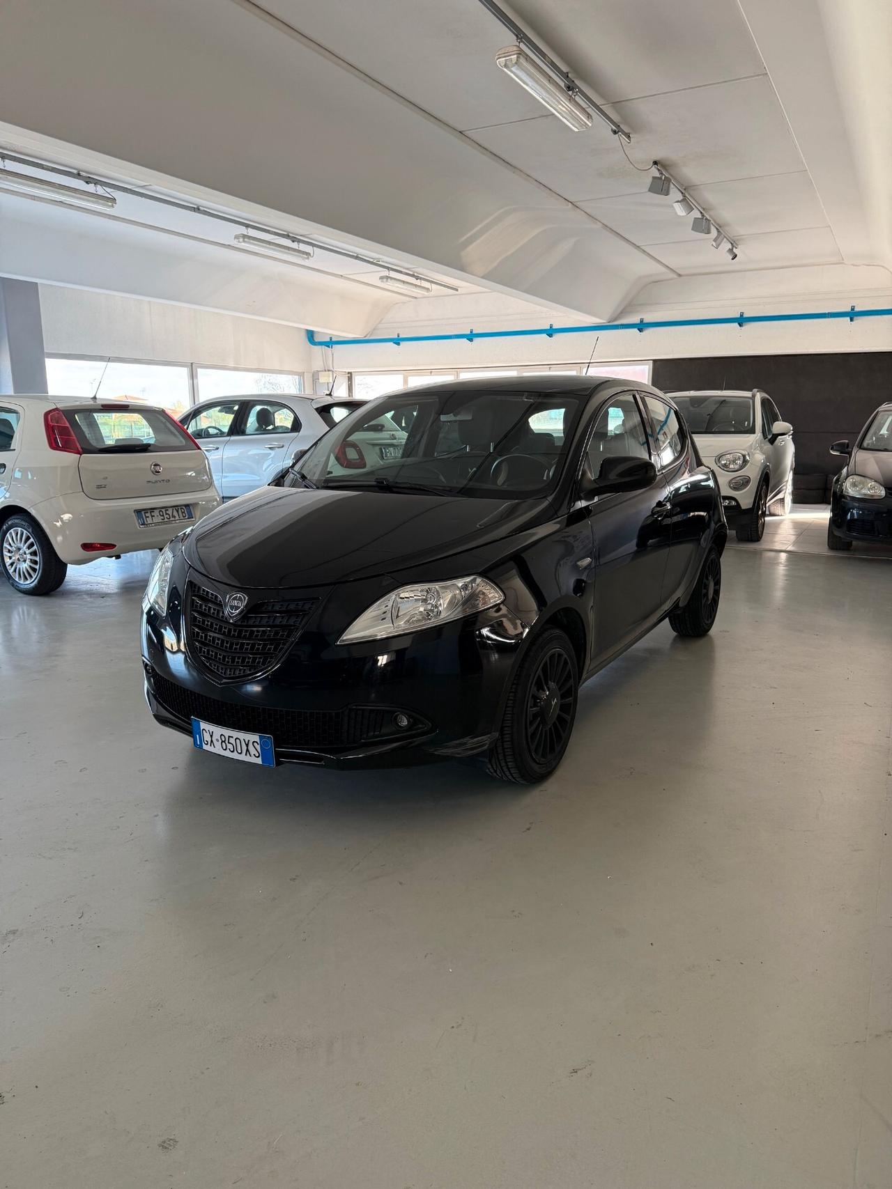 Lancia Ypsilon 1.2 69 CV 5 porte S&S Silver