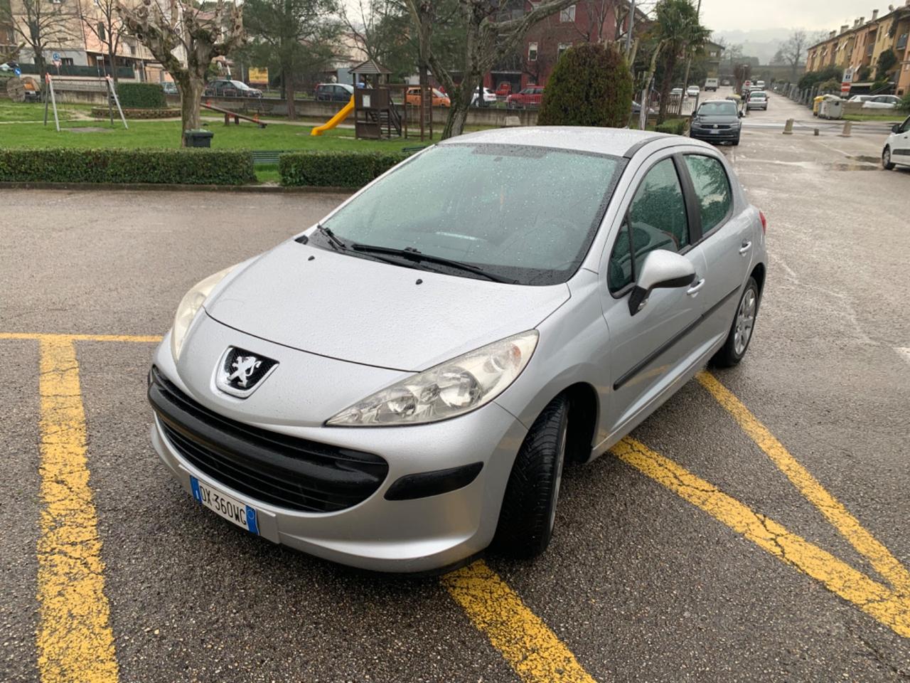 Peugeot 207 1.4 ECO GPL di serie neopatentati