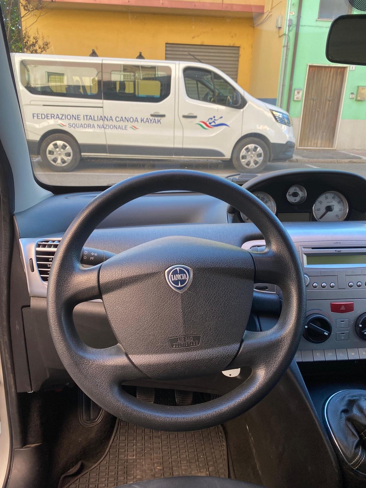 Lancia Ypsilon 1.3 MJT 16V 95 CV 5 porte S&S Silver