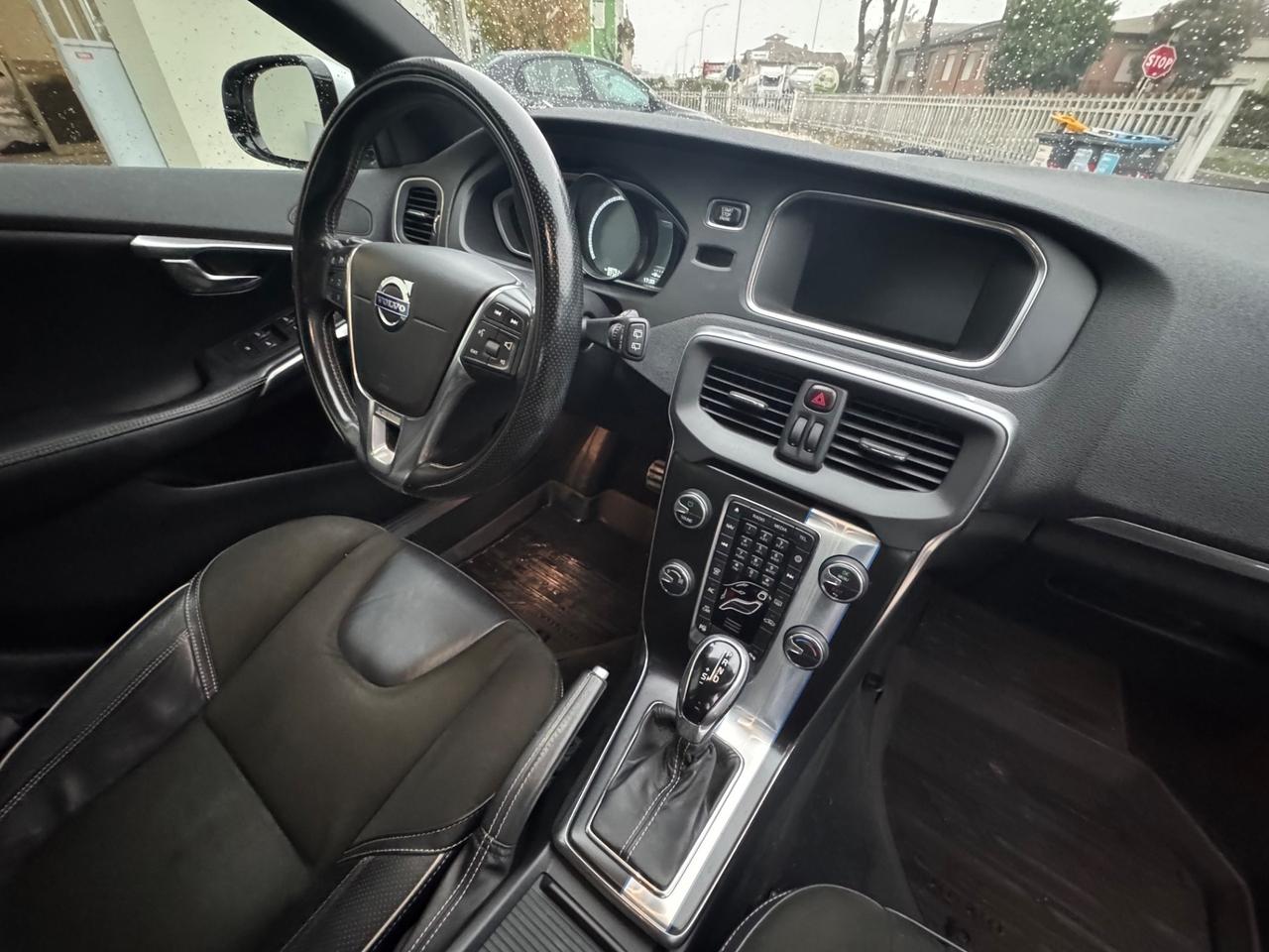 Volvo V40 D2 1.6 Powershift R-design Kinetic