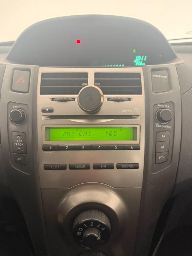 TOYOTA Yaris 1.0 3 porte Luxury pack