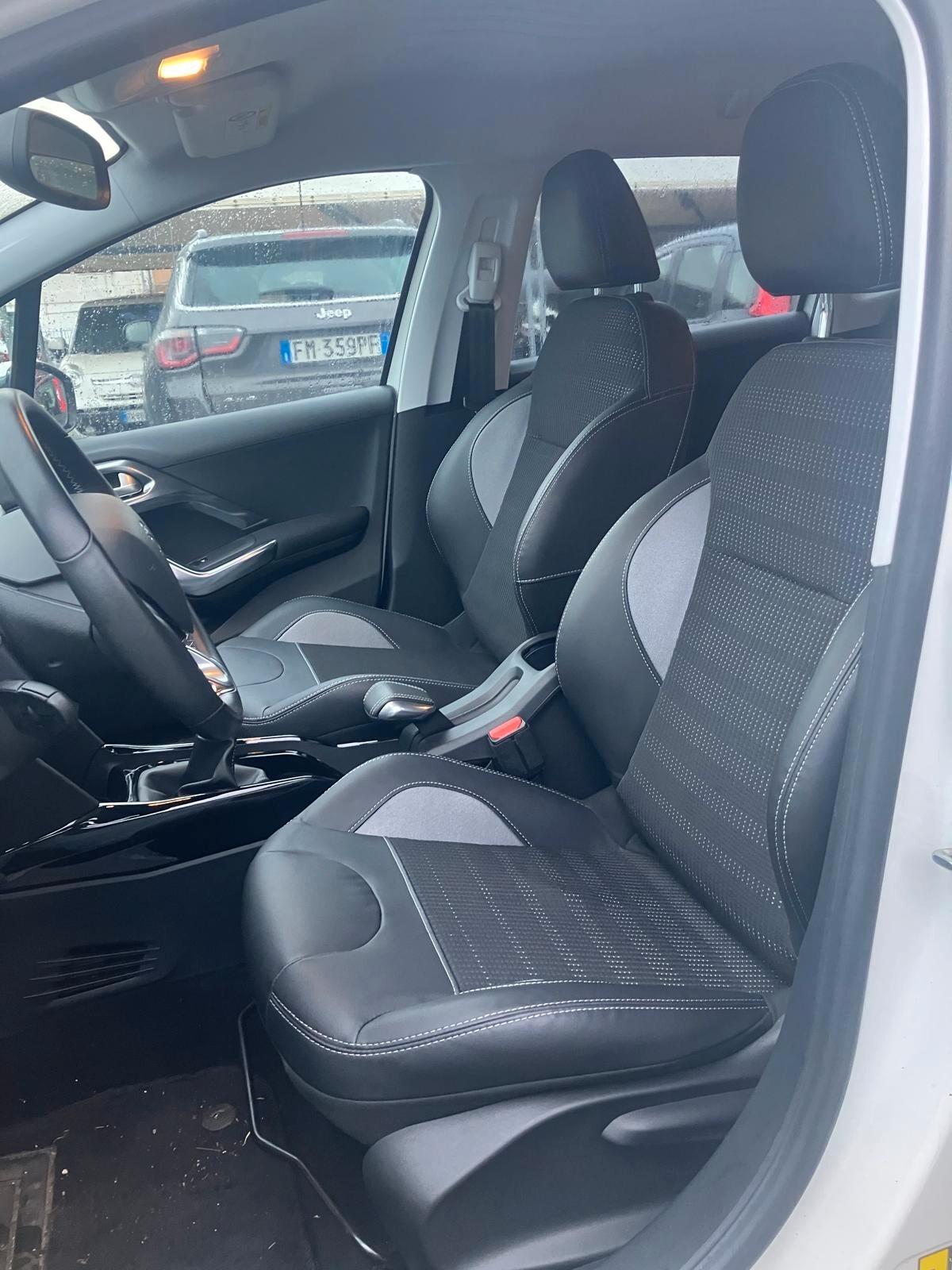 PEUGEOT 2008 1.2 110cv Allure ...solo 4.000Km.!!