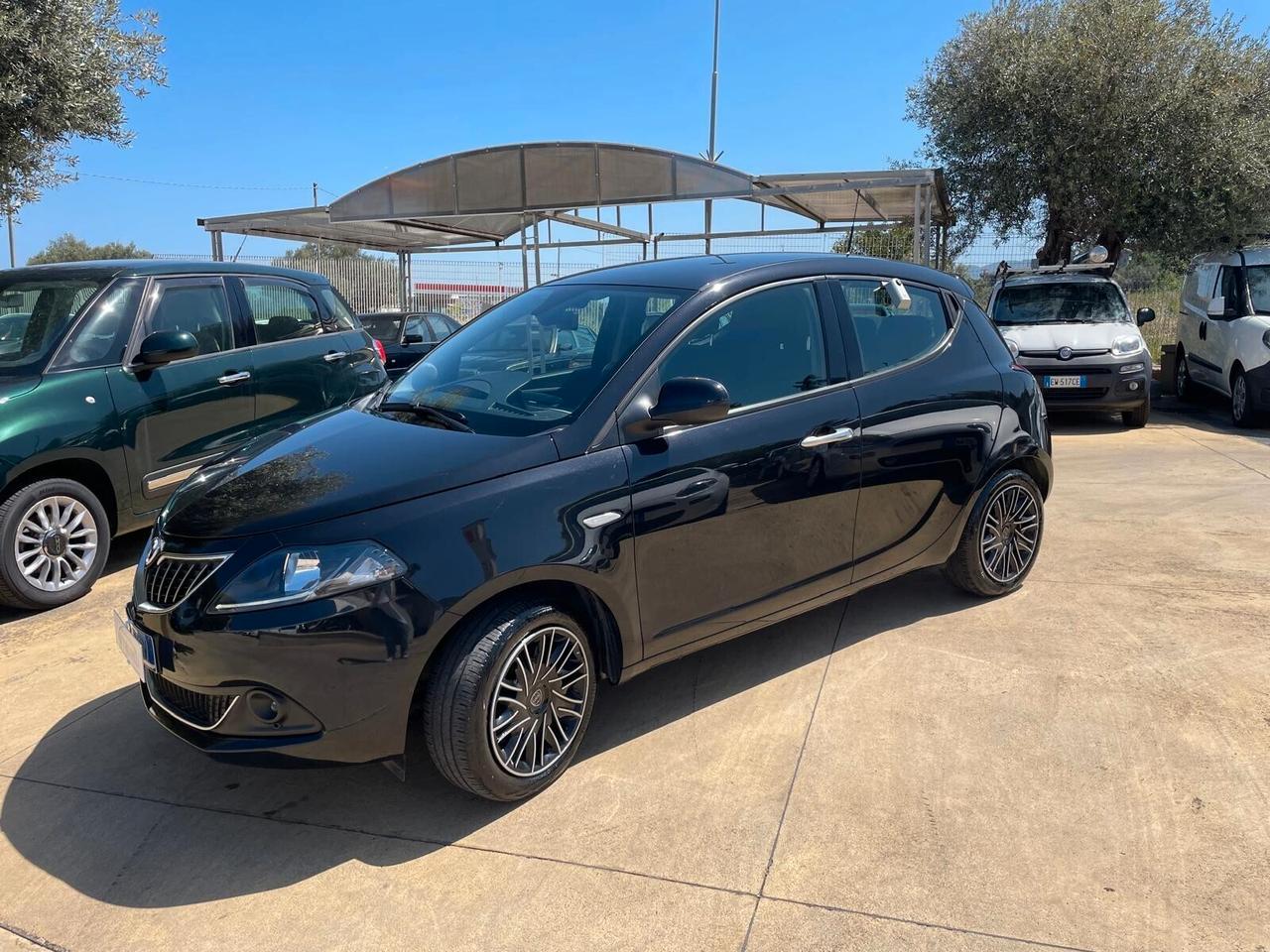 Lancia Ypsilon 1.0 FireFly S&S Hybrid Gold