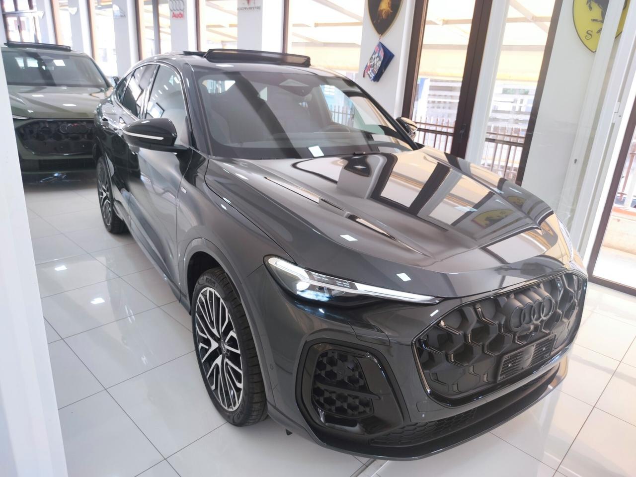 Audi Q5 40 2.0 tdi mhev 12V Identity Black quattro s-troni