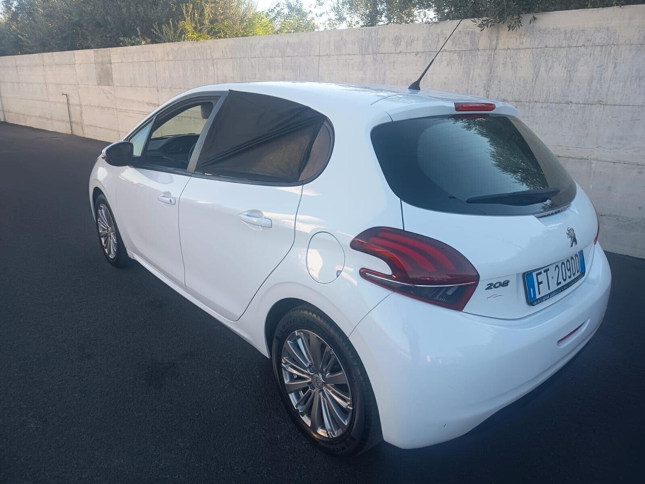 Peugeot 208 PureTech 82 5 porte Allure