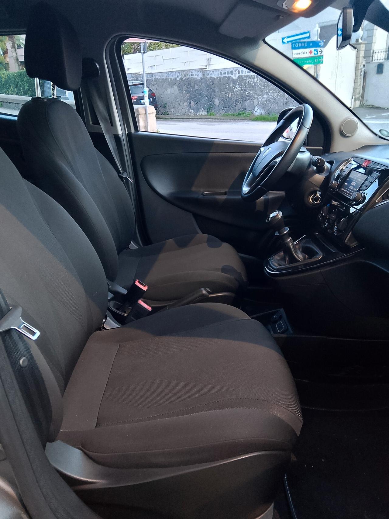 Lancia Ypsilon 1.2 69 CV 5 porte Gold