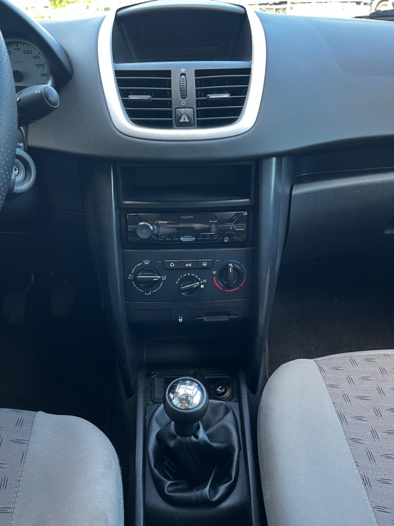 Peugeot 207 1.4 HDi 70CV Neopatentati