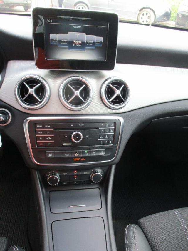 MERCEDES-BENZ GLA 200 d Automatic 4Matic Sport