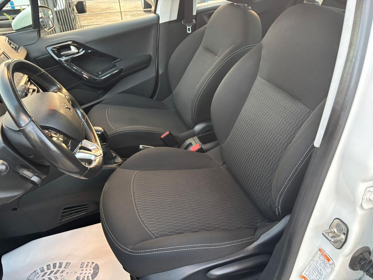 Peugeot 208 PureTech 82 5p. GPL Allure