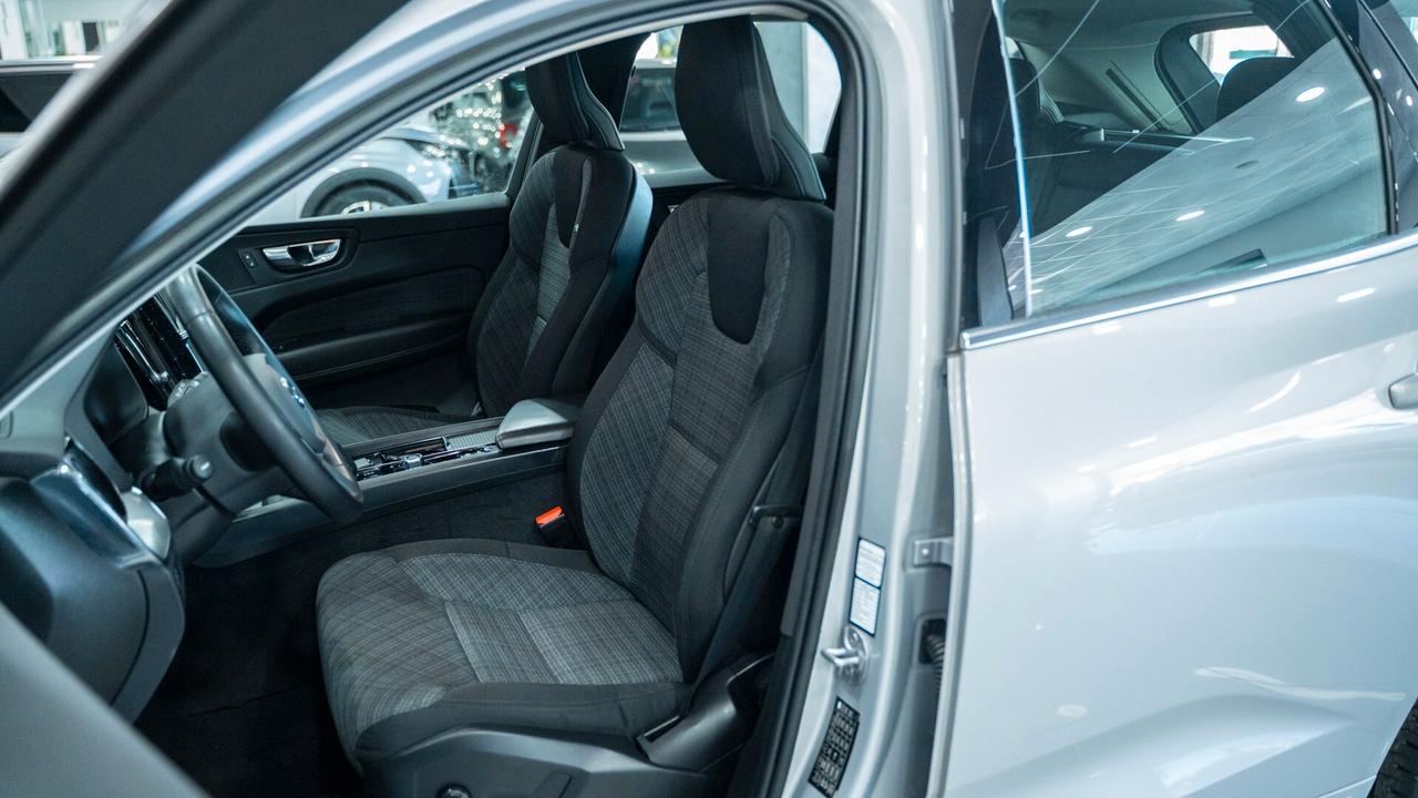 Volvo XC 60 XC60 B4 D 2.0 GEARTRONIC AWD MOMENTUM SPORT LED NAVI FULL OPTIONAL
