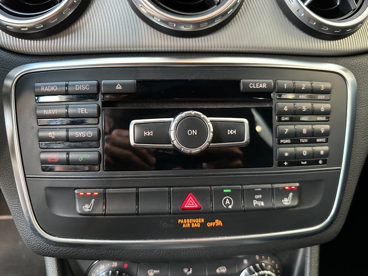 Mercedes GLA 200 Sport - Xeno - 18" - Navi - Sensori park