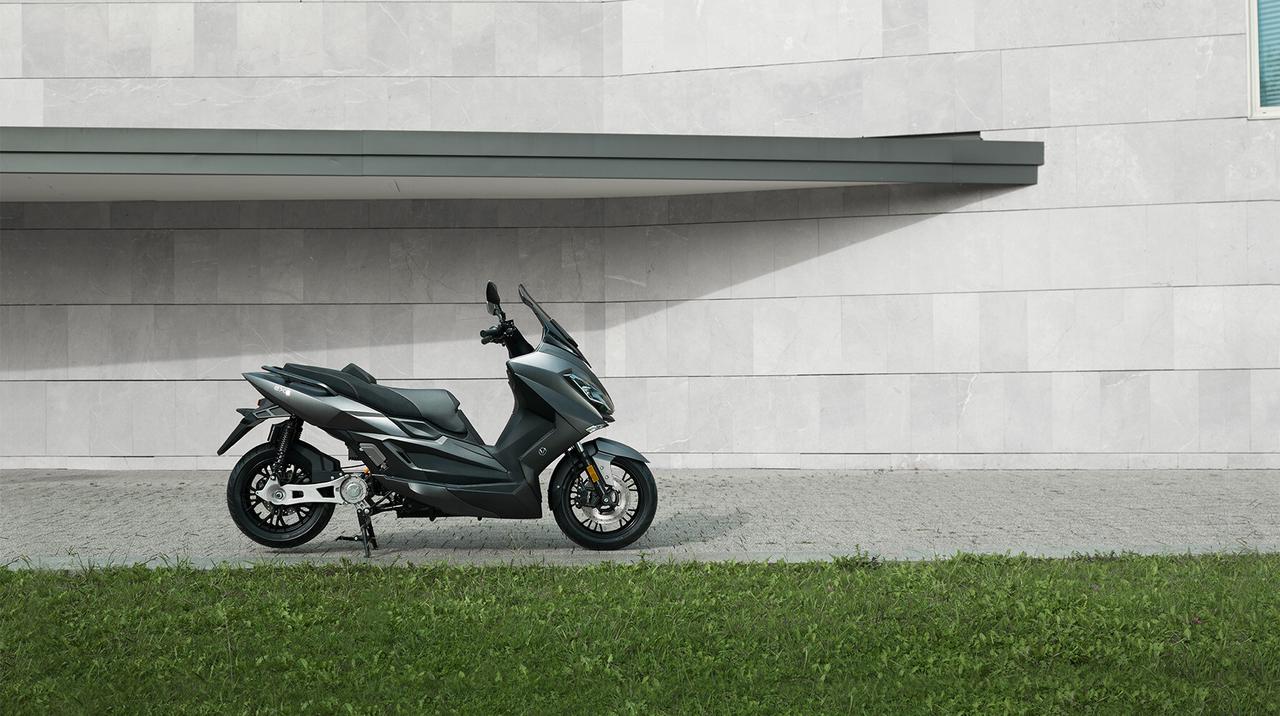 NERVA EXE MAXI SCOOTER ELETTRICO