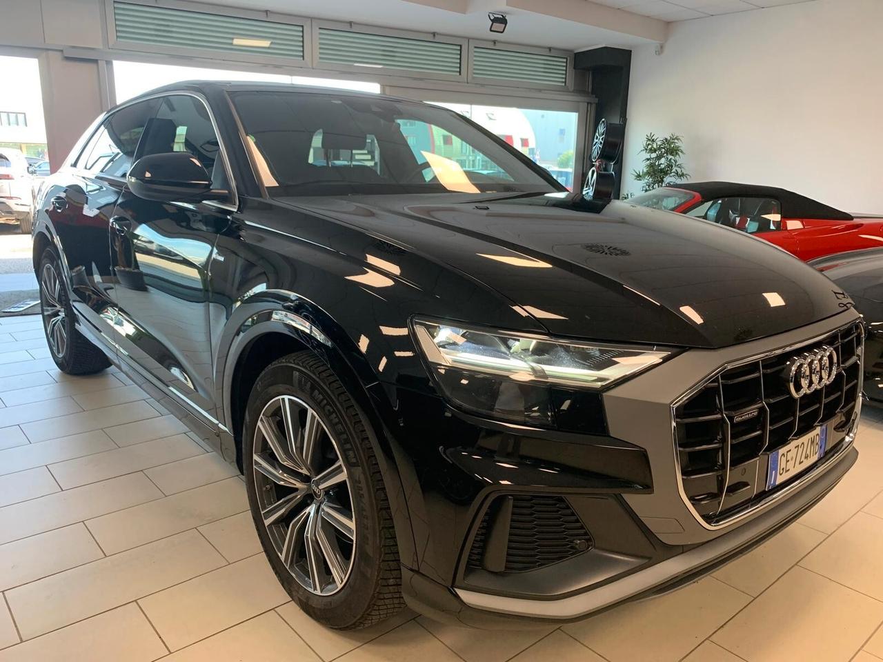 Audi Q8 50 TDI S-LINE INTERNO/ESTERNO