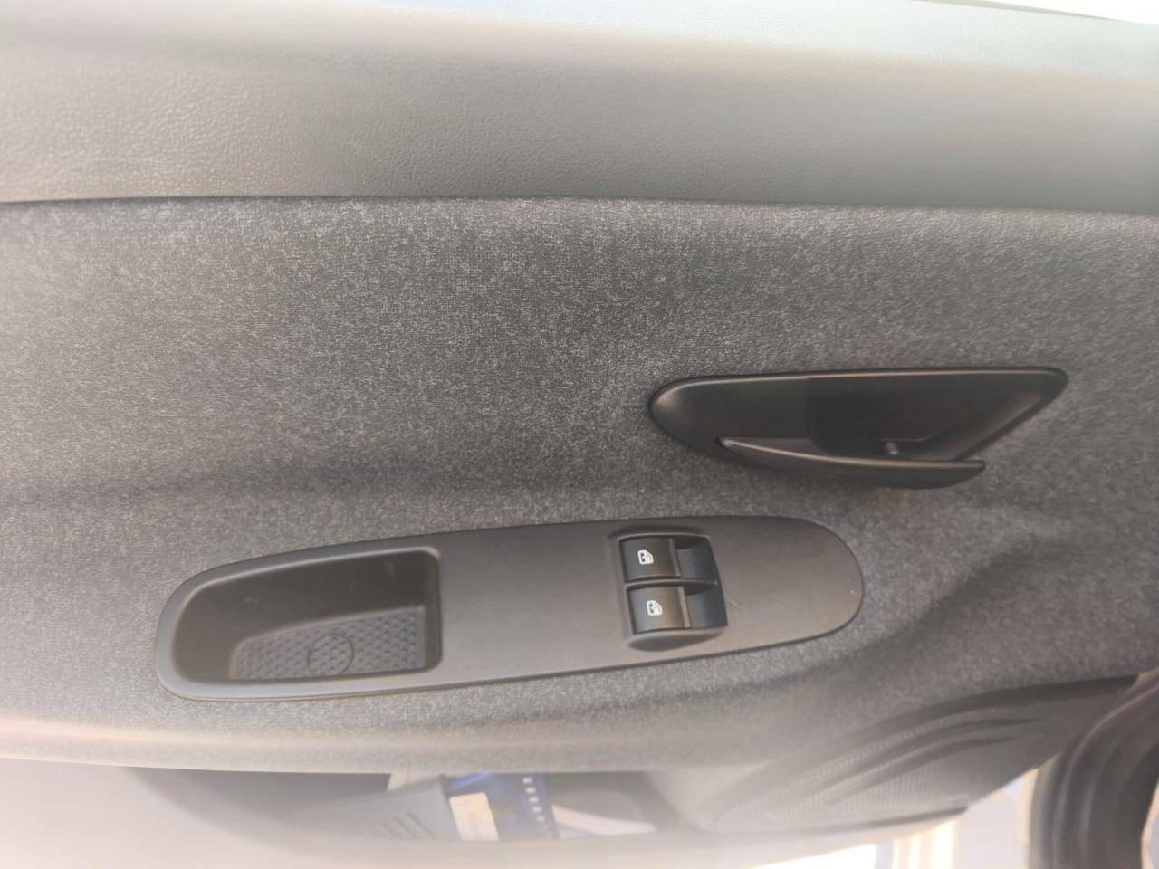 Lancia Ypsilon 1.0 FireFly 5 porte S&S Mild Hybrid Ecochic Silver