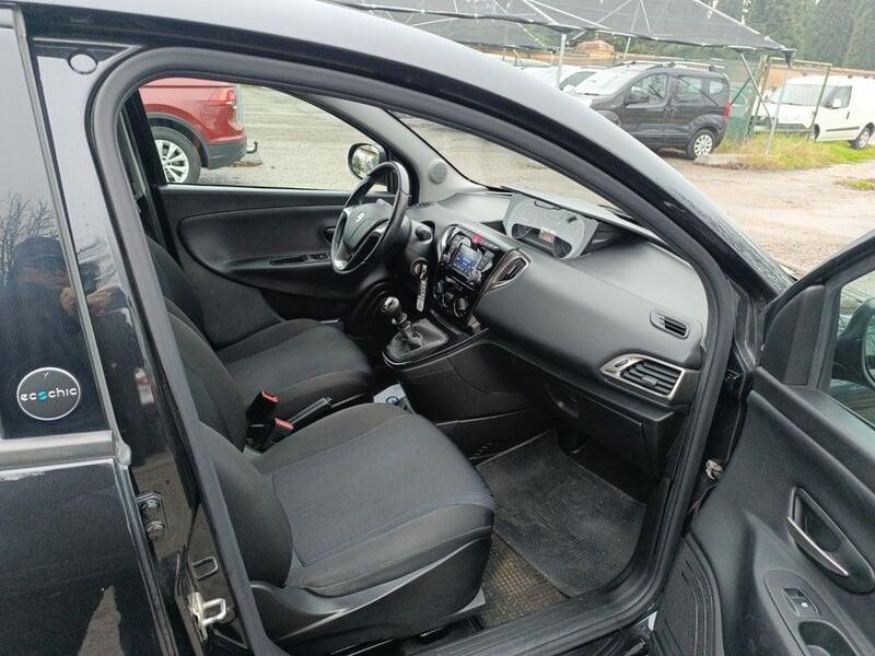 Lancia Ypsilon Ypsilon 1.0 FireFly 5 porte S&S Hybrid Ecochic Silver