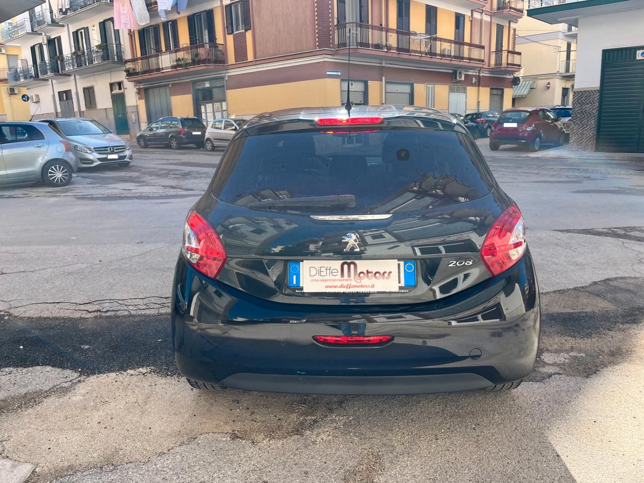 Peugeot 208 1.4 HDi 68 CV 5 porte Allure